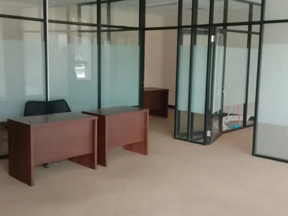SEWA KANTOR DI JAKARTA SELATAN KUNINGAN  94M2  PARTISI  175K NEGO