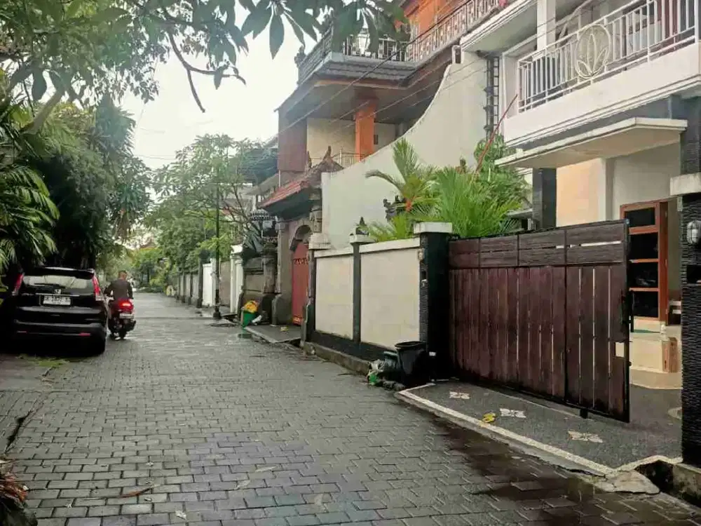 Rumah besar di Denpasar timur dekat mal LW