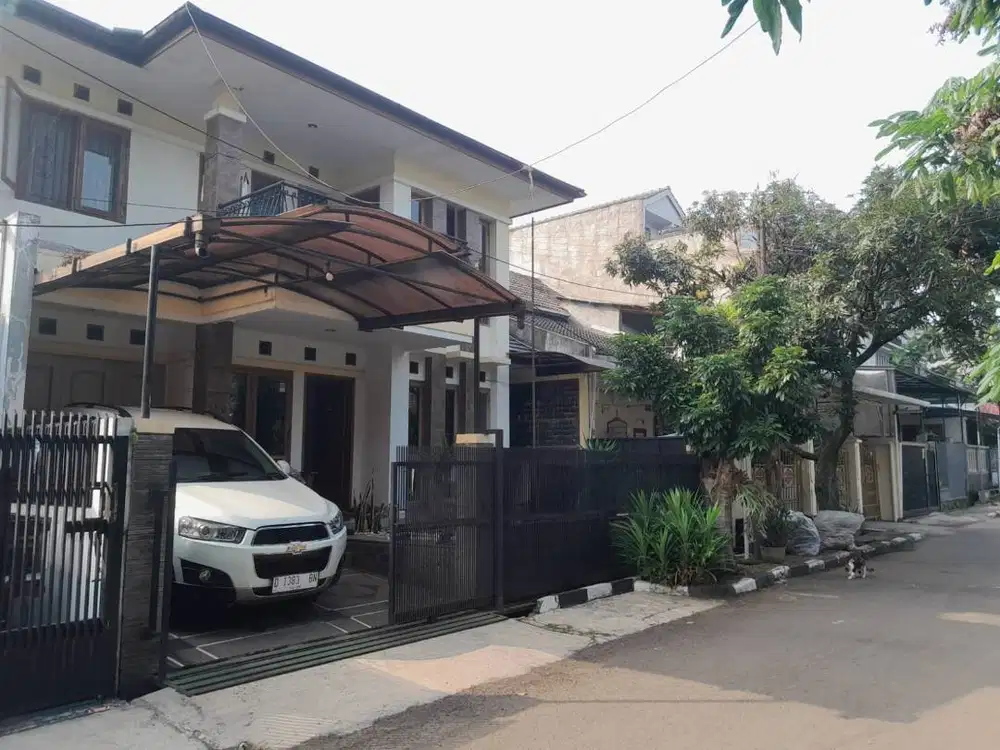 DI JUAL RUMAH CANTIK SIAP HUNI DALAM KOMPLEK UJUNG BERUNG INDAH
