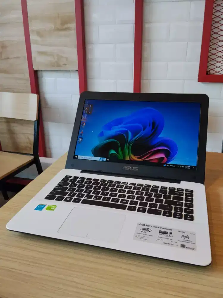 Laptop asus Core i3, RAM 6gb. masih bagus banget