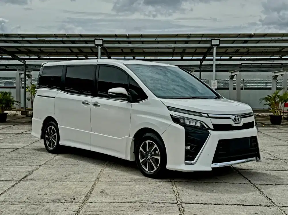 Toyota Voxy 2.0 2019