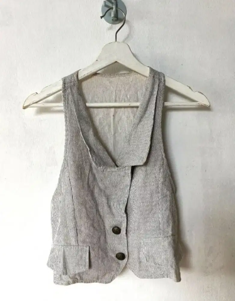 Atasan / Outer Vest Wanita Stripe Abu
Preloved