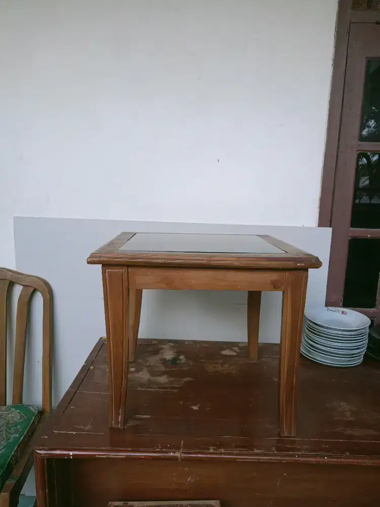 Meja ukuran tinggi 46 cm panjang x lebar 46cm
