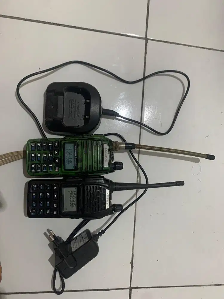 1 pasang ht Harve dan Redell,