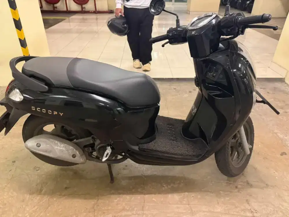 Scoopy Prestige Hitam 2025