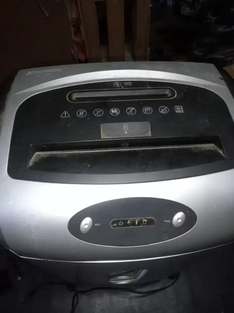 mesin penghancur kertas ( paper shredder) Merek Krisbow
