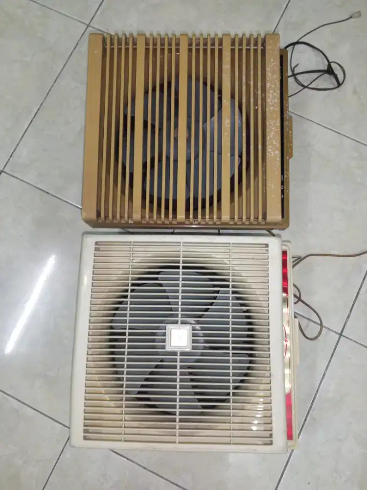 Exhaust plafon 10inc 30x30cm ada 2unit Rp.250rb dapat 2