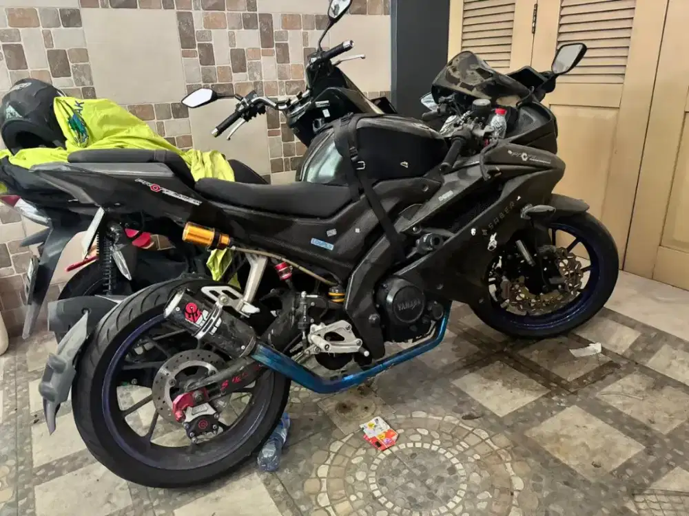 Jual r15 v3  hampir full carbon