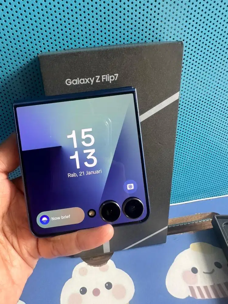 SAMSUNG Z FLIP 7 RAM 12/256 MULUS LENGKAP MASIH GARANSI