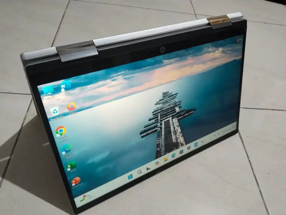 Laptop HP Pavilion x360 2-in-1
Layar 14inch FHD Layar Sentuh
Procesor