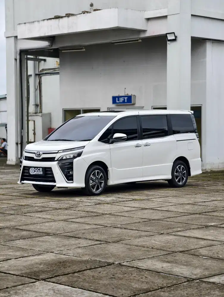 KM 25 RIBU RECORD! TOYOTA VOXY 2.0 AT NON PANORAMIC NIK 2021/2020