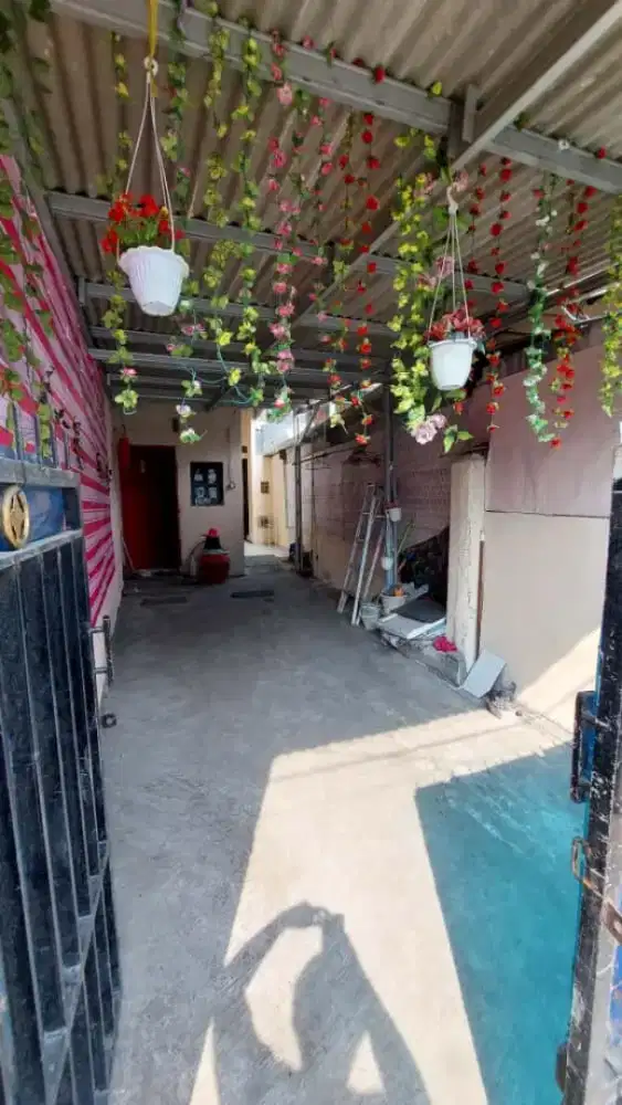 Disewakan Rumah 2 Lantai (Semi Furnish - Strategis)