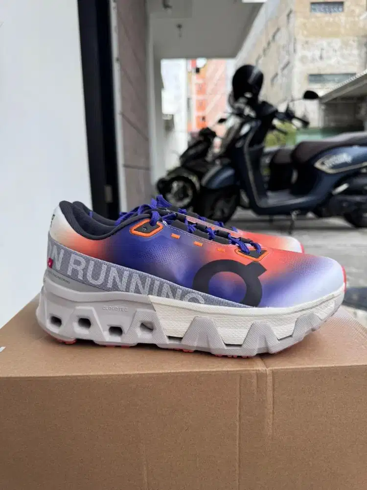 Sepatu Cloud On Monster Hypear