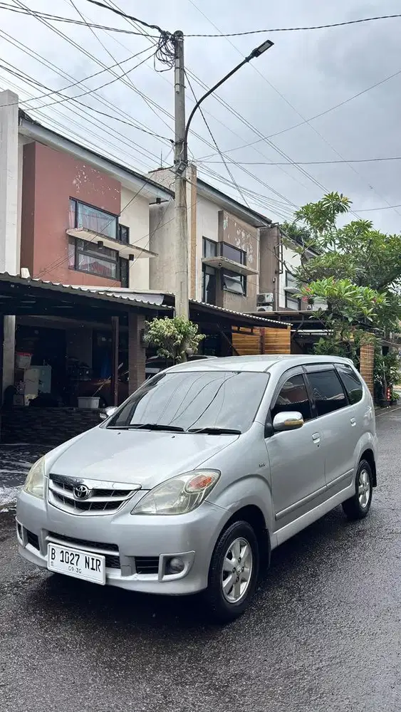 Toyota avanza 2011 G 1.3 automatic mobil rawatan
