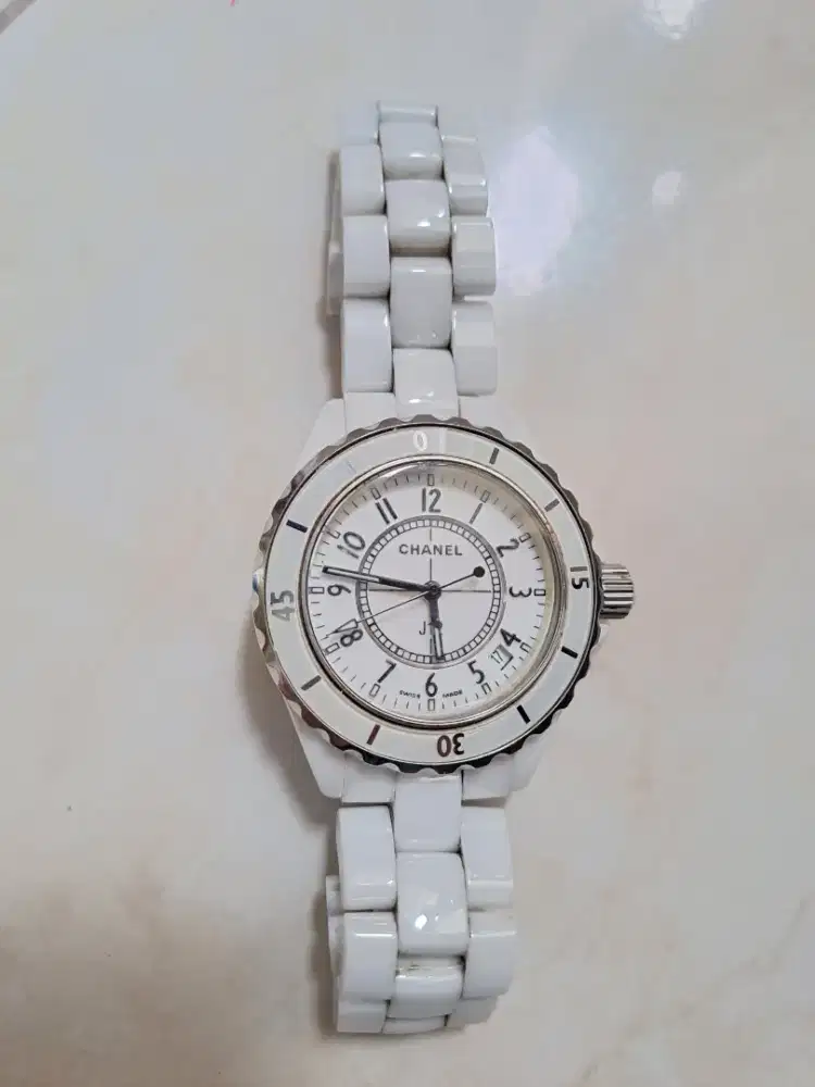Jam tangan putih