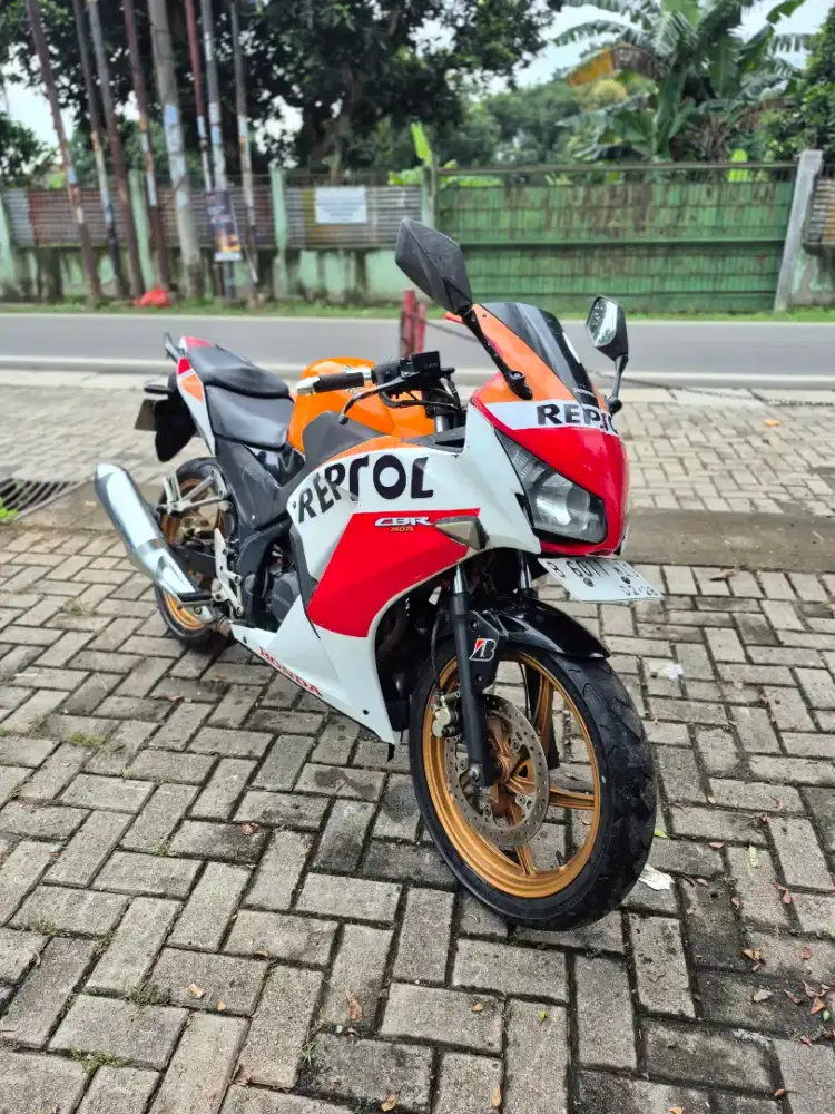 Dijual Honda CBR 150R k45 tahun 2014