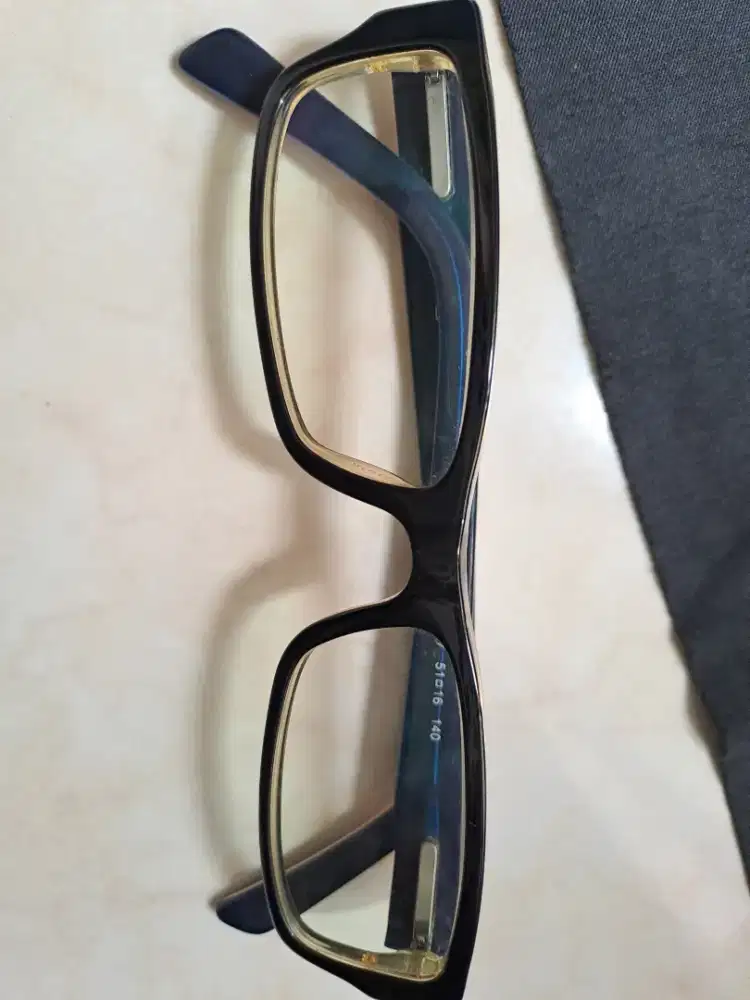 Kacamata anti radiasi