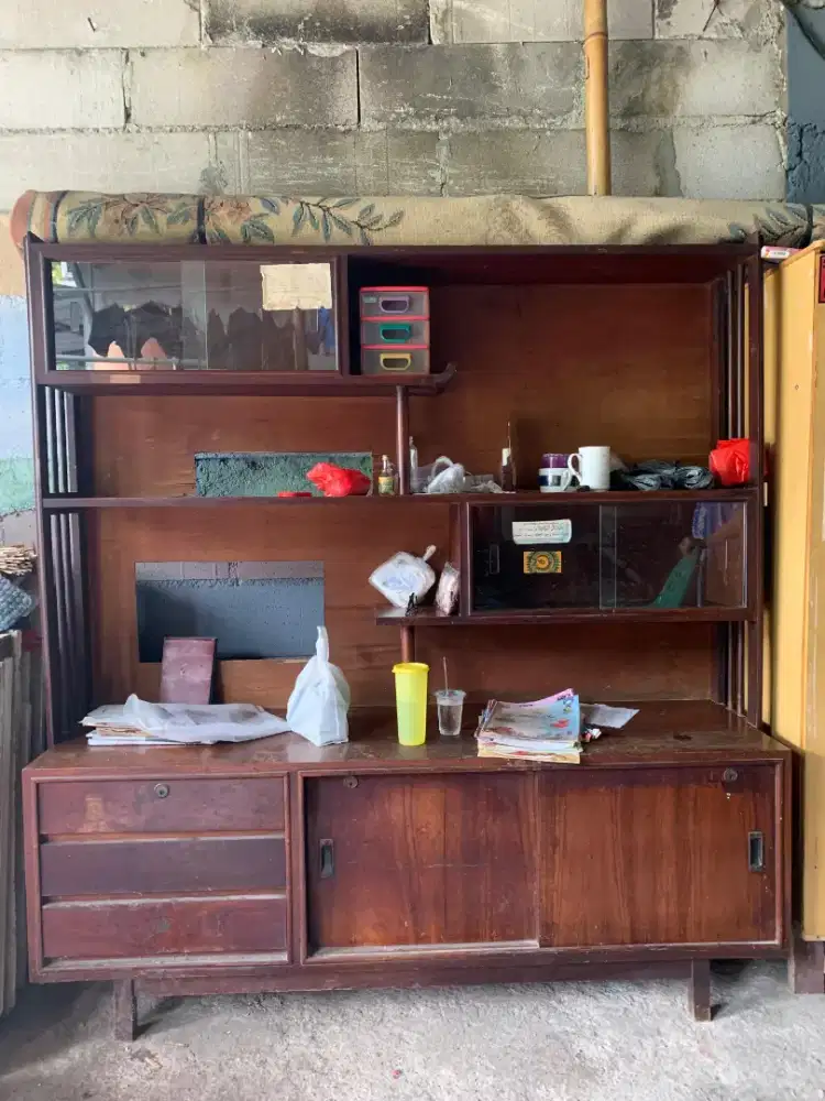 Lemari Pajangan Jati Thn 60 an Antik Anti Rayap
