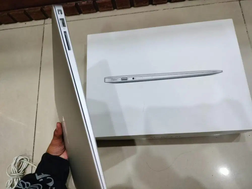 macbook air 13inchi,2017 ram 8/128gb resmi ibox