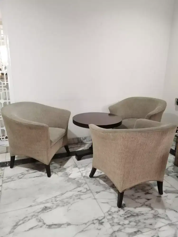 Set Lounge 3 Kursi Sofa + Meja Bulat Kayu (Cafe /Waiting Area)