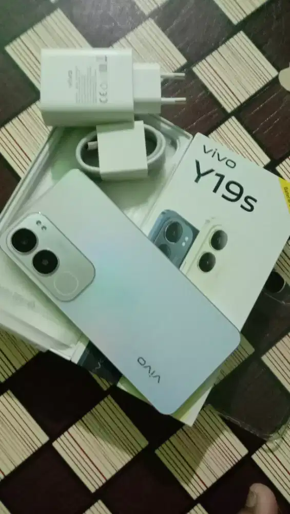 Jual vivo y19s baru 4 bulan pake