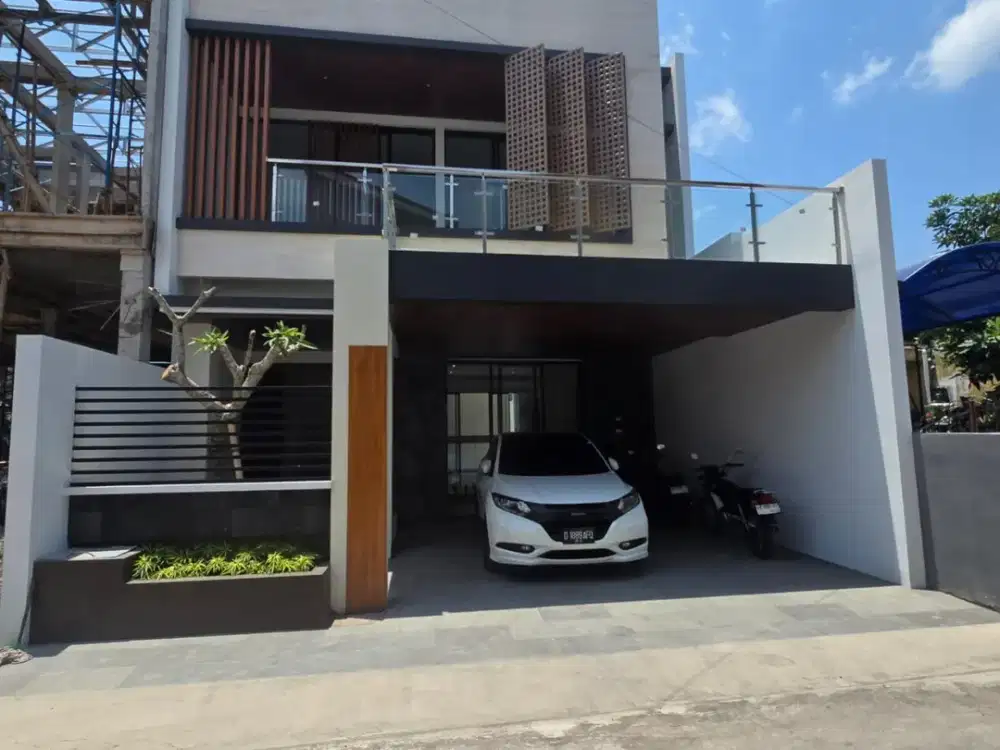 Rumah baru plus kolam renang pribadi di jalan palagan km 1 siap huni