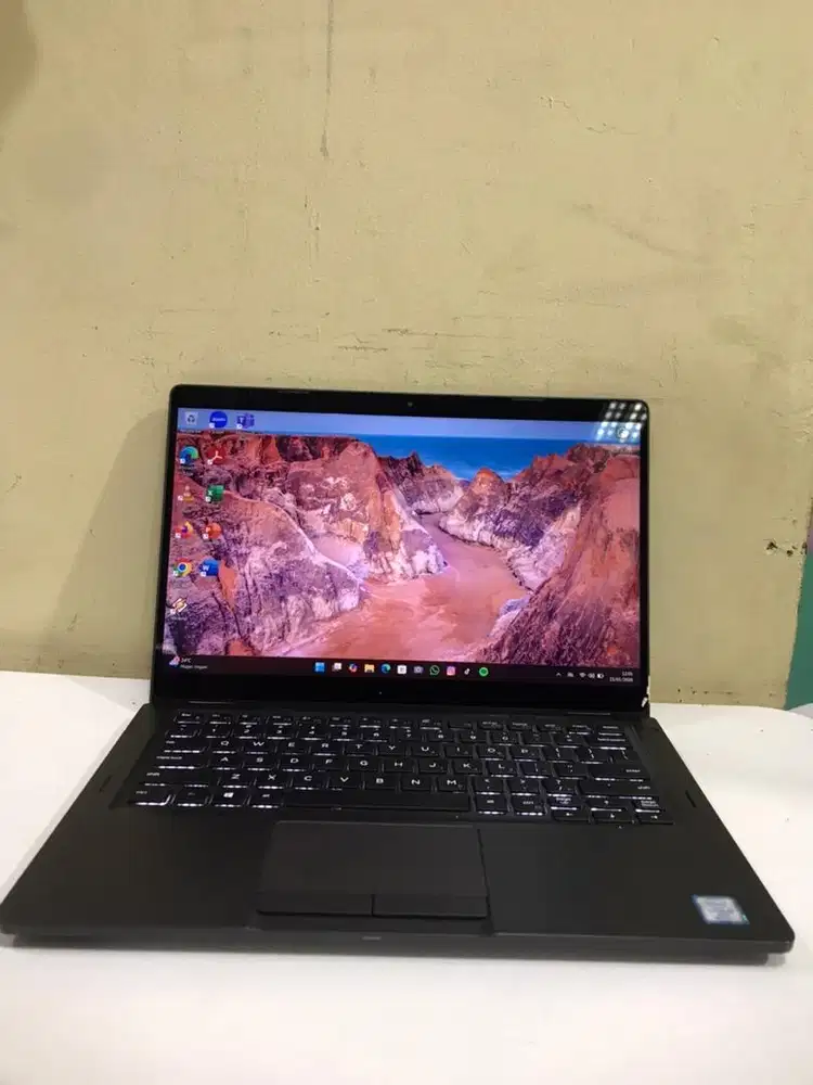 Dell 5300 2-1 (bisa mode tablet)