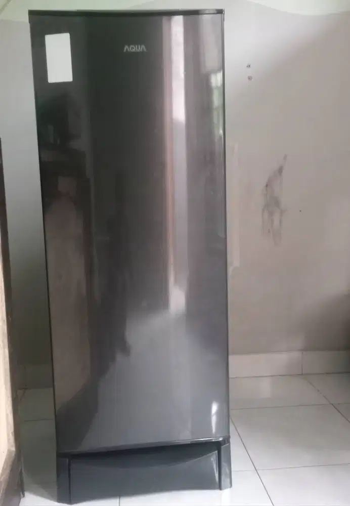 Kulkas merk AQUA 1 PINTU