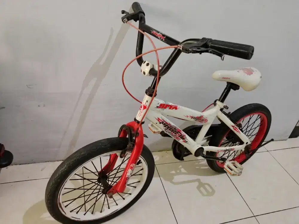 Sepeda pacific warna putih