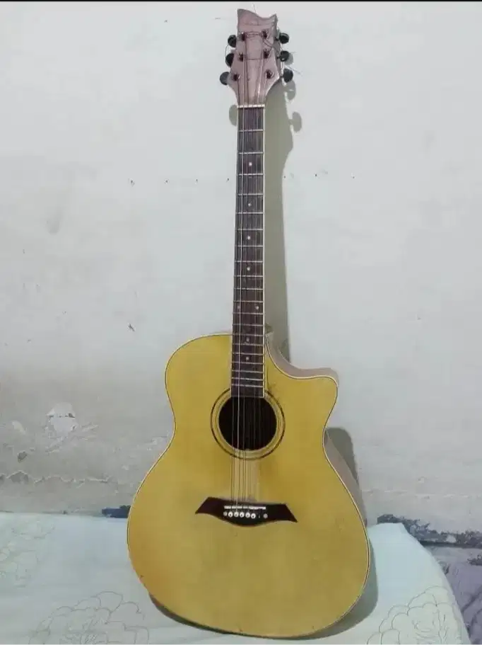Jual gitar second (costum), suara oke