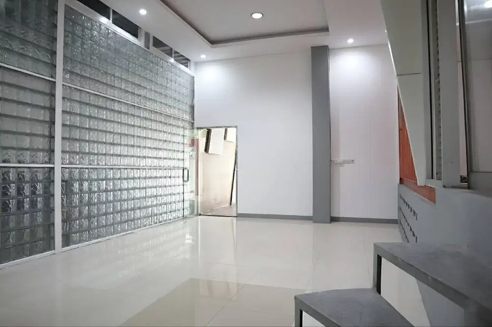 Disewakan Ruang Kantor 2 Lantai Siap Untuk Usaha Mainroad BKR
