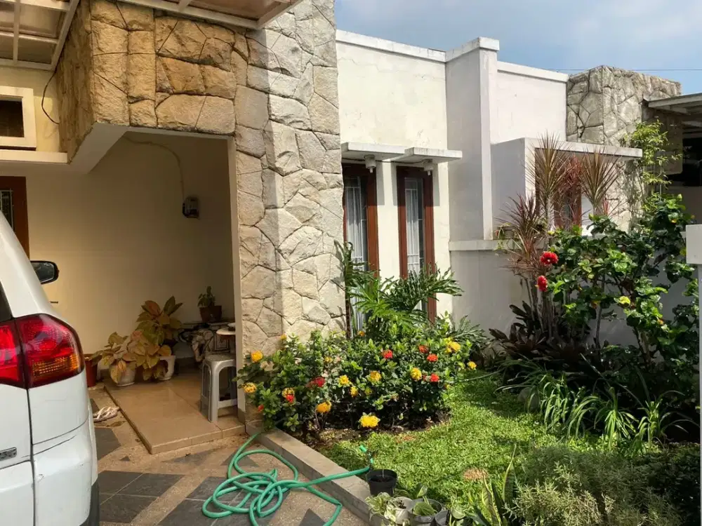 DIJUAL Rumah MURAH Siap Huni dengan Fasilitas KOLAM RENANG Lokasi  Dekat Universitas Al-Islam CISARANTEN KULON ARCAMANIK Bandung