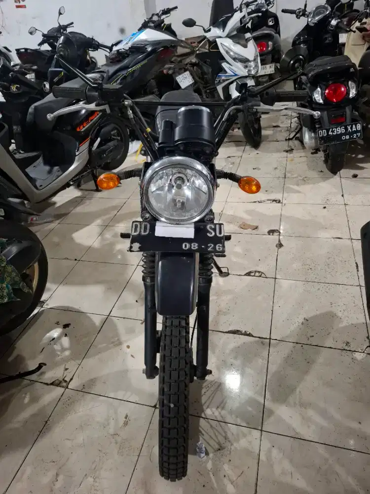 Kawasaki W175 TR 2020 hitam