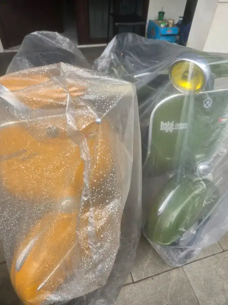 VESPA SPRINT LATIN 1973 SS Lengkap dan Bajaj Deluxe 1977 SS Lengkap