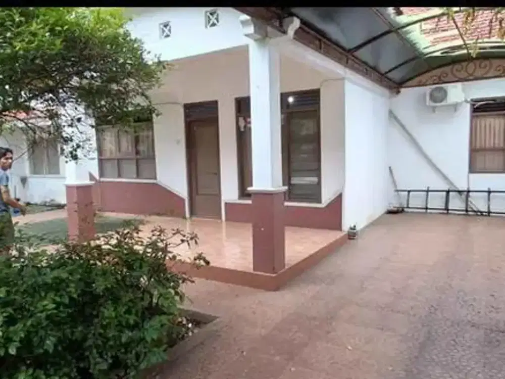 Rumah luas di pusat kota jogja, di jalan bimokurdo sapen