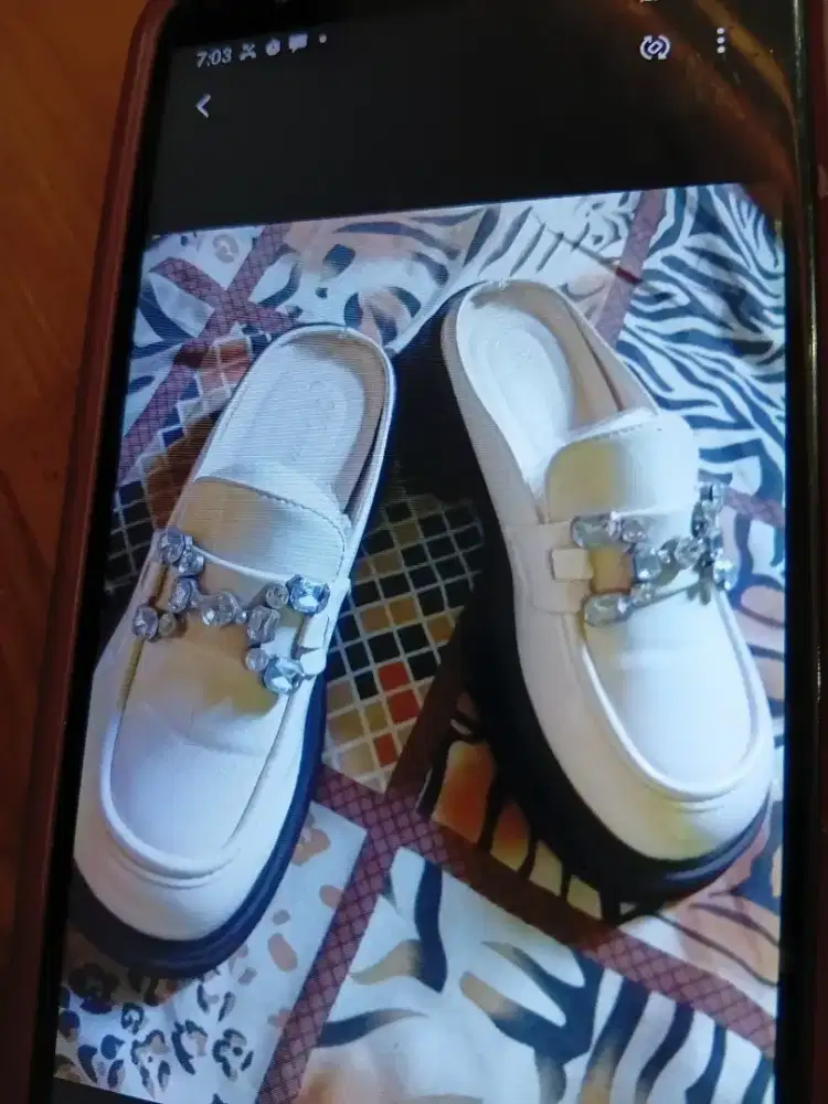 SEPATU PUTIH BANDUNG TIMUR