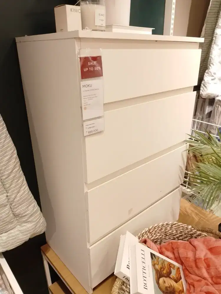 KREDIT MOKU 4 - DRAWER WHITE DRESSER
