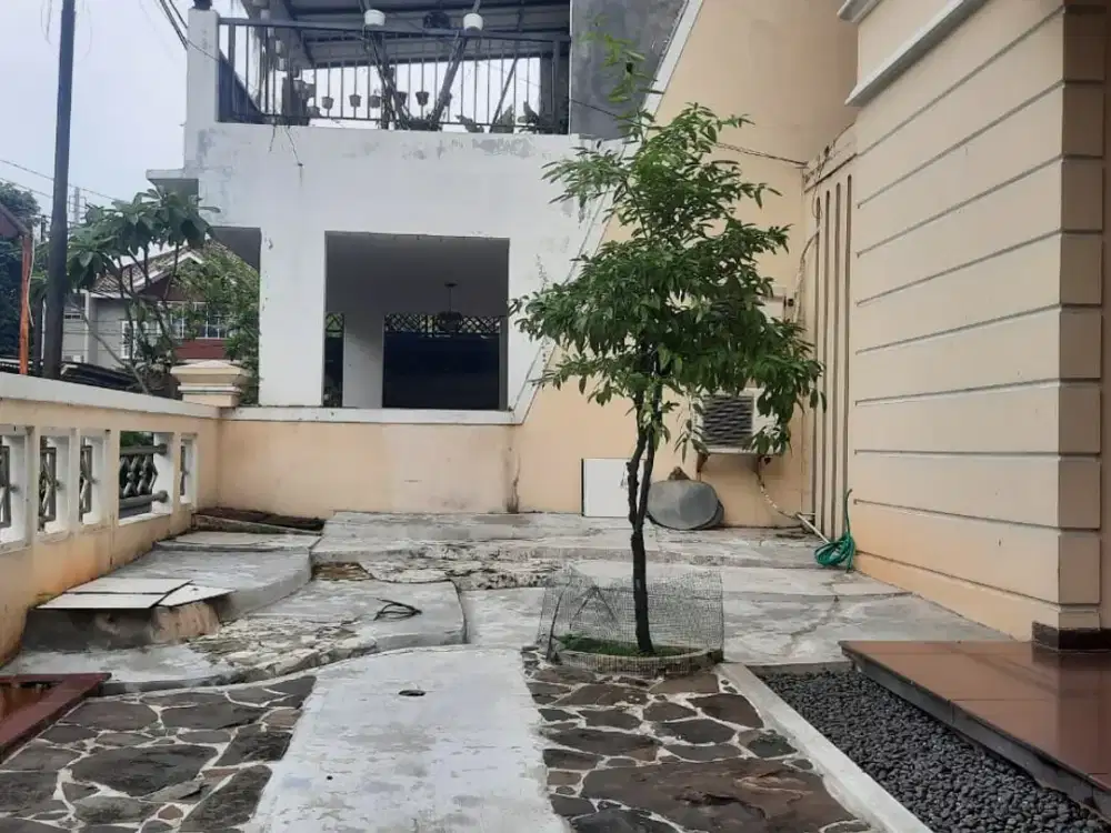 Rumah 2 Lantai di Pinang Mas, Pondok Indah. Unfurnished.