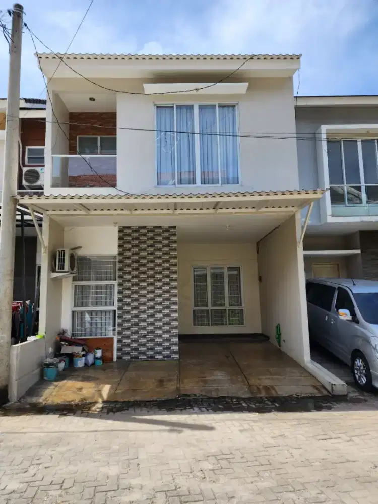 Dijual Rumah Premiere Residence 2.5 Lantai Fully Furnish Paku Jaya