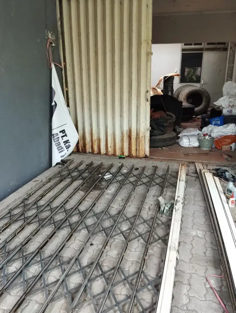 Servis bongkar pasang pintu foldeng gete roling dor kusen aluminium