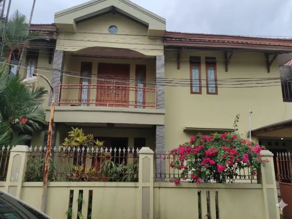 Dijual Rumah Strategis di Sayap Jl Ahmad Yani posisi hook