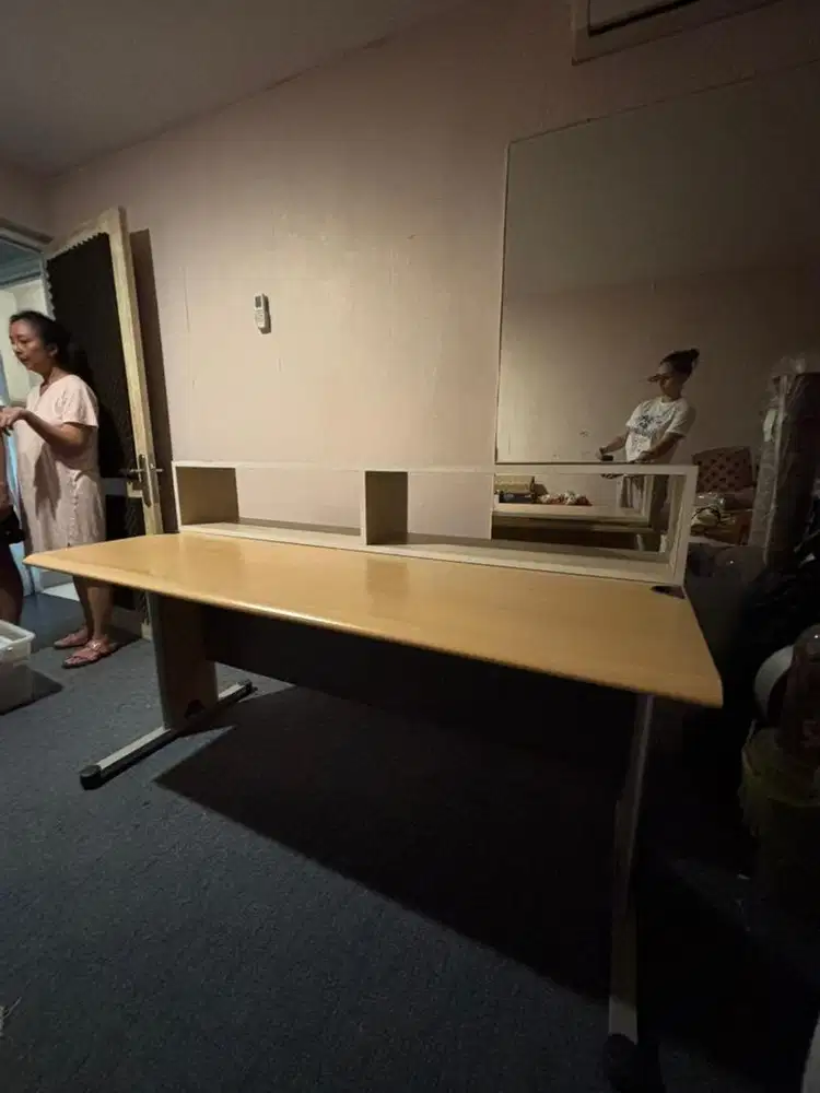 Meja kerja bonus kursi