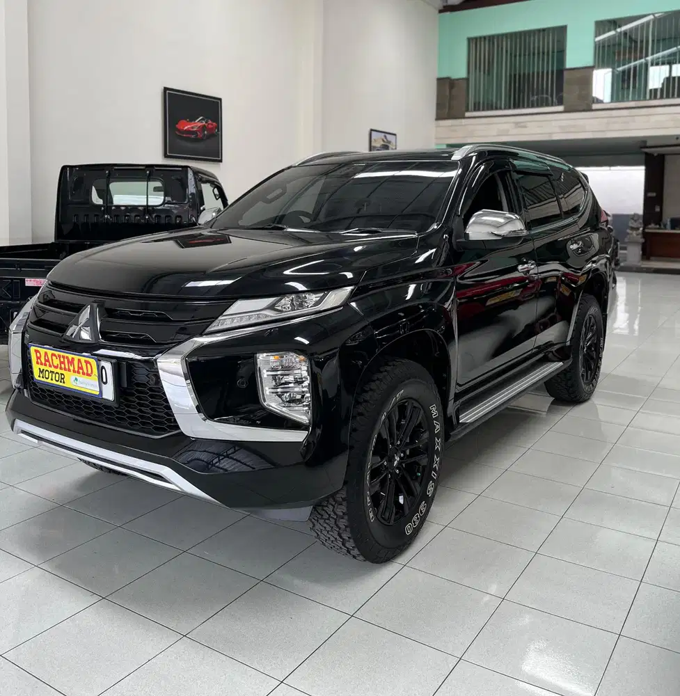 Mitsubishi Pajero Sport Dakar 2023 Hitam A/T 2.4cc