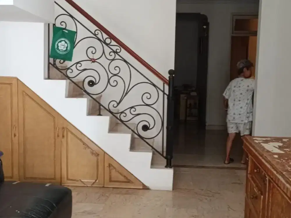 DIJUAL RUMAH CANTIK LOKASI BAGUS UNIT LANGKA HARGA TERMURAH DI TAMAN PALEM LESTARI