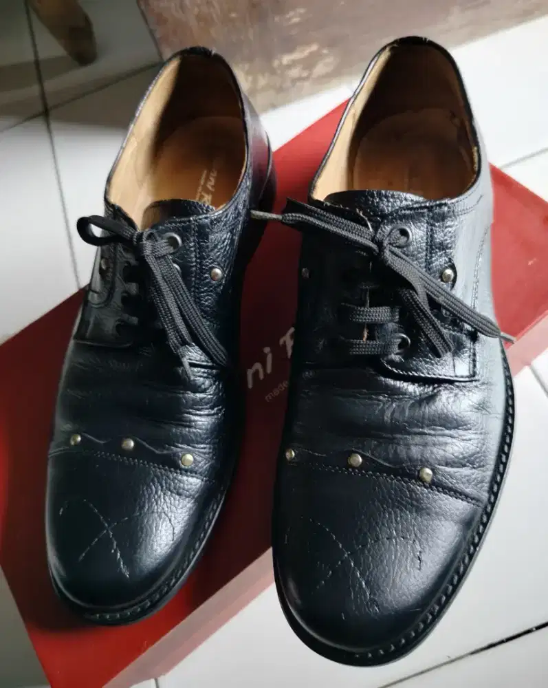 Sepatu kulit italy
