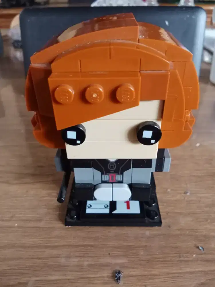 Preloved : LEGO Black Window Brickhead Figure, COD Cibubur Dsk