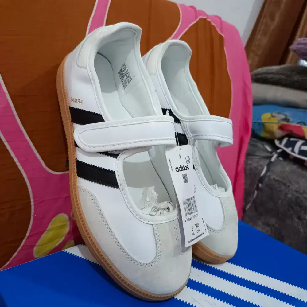 Adidas Samba Jane
Uk. 39½ Insole 24,5 cm