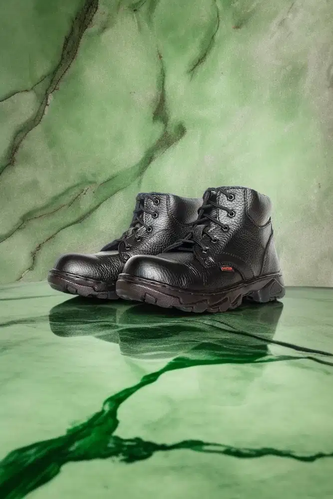 Aman Sepatu safety teknisi listrik Batu