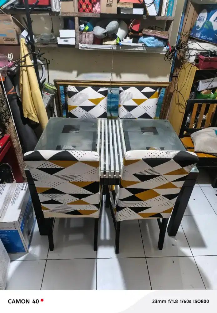 Meja makan kaca 4 kursi Busa murah meriah, Rangka kayu