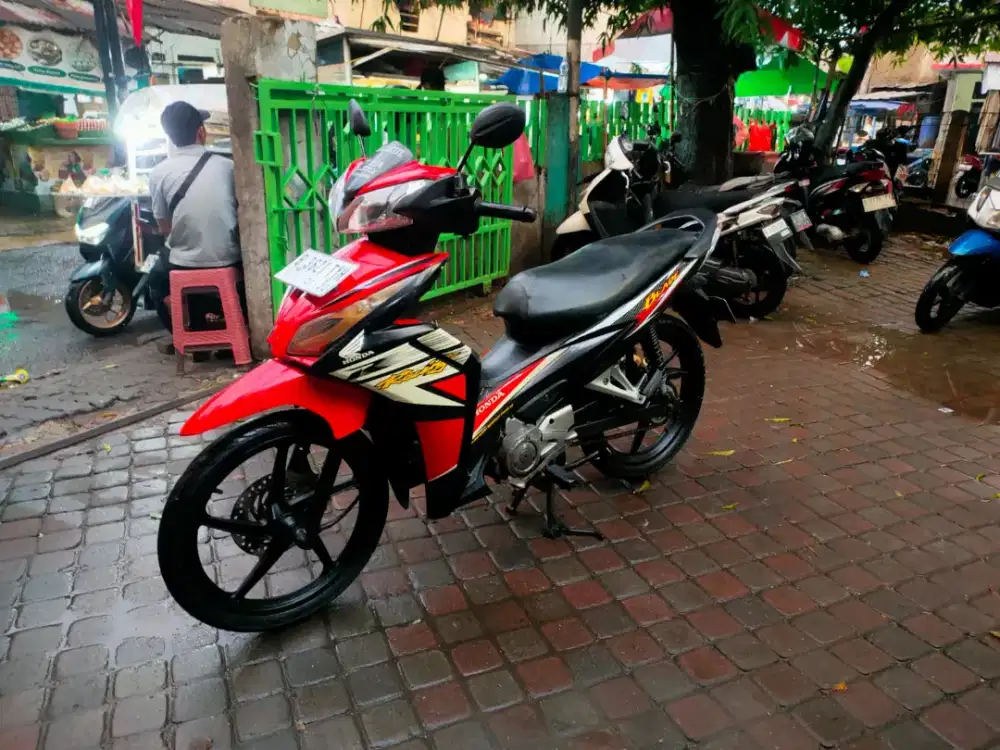 Honda Blade 110 PGM-FI Tahun 2013